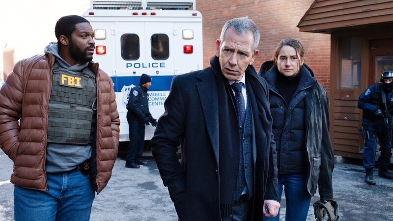 Gemeinsam mit ihrem Chef Lammark (Ben Mendelsohn, M.) und ihrem Kollegen Jack (Jovan Adepo, l.) sucht Eleanor (Shailene Woodley, r.) nach einer Spur des Serienmörders. – Bild: ZDF Gemeinsam mit ihrem Chef Lammark (Ben Mendelsohn, M.) und ihrem Kollegen Jack (Jovan Adepo, l.) sucht Eleanor (Shailene Woodley, r.) nach einer Spur des Serienmörders. – Bild: ZDF