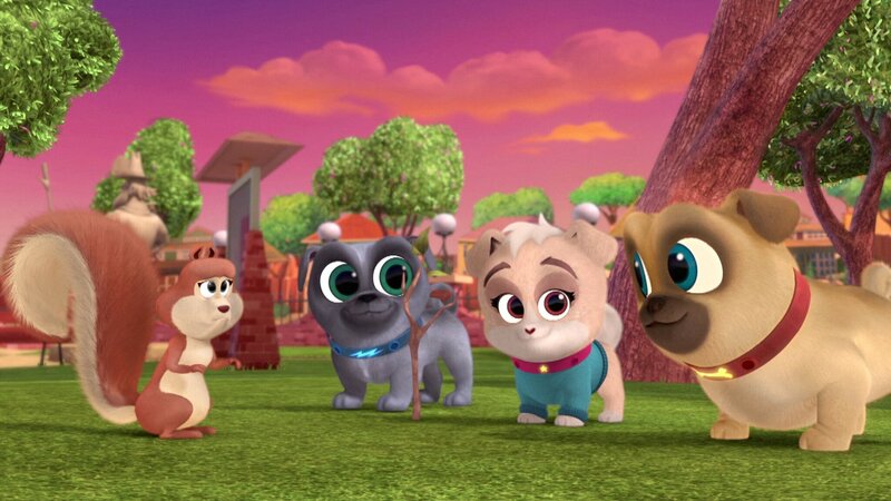 Second from left: Bingo, third from left Keia, first from right:  Rolly. – Bild: Disney+