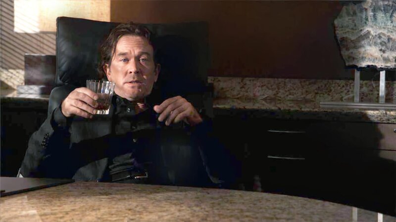 Nathans (Timothy Hutton) Alkoholproblem verschlimmert sich zusehends. Den Tod seines Sohnes konnte er nie vollständig verarbeiten. – Bild: RTL Crime Nathans (Timothy Hutton) Alkoholproblem verschlimmert sich zusehends. Den Tod seines Sohnes konnte er nie vollständig verarbeiten. – Bild: RTL Crime