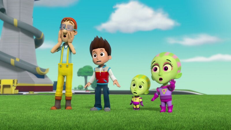 L-R: Cap’n Turbot, Ryder, Space Alien, Space Alien’s mother – Bild: Paramount