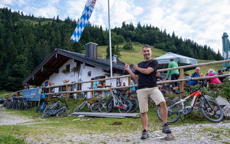 Marcus Fahn auf der Gori Alm. – Bild: David Hulik /​ BR , cutflow GmbH /​ BR /​cutflow GmbH/​David Hulik