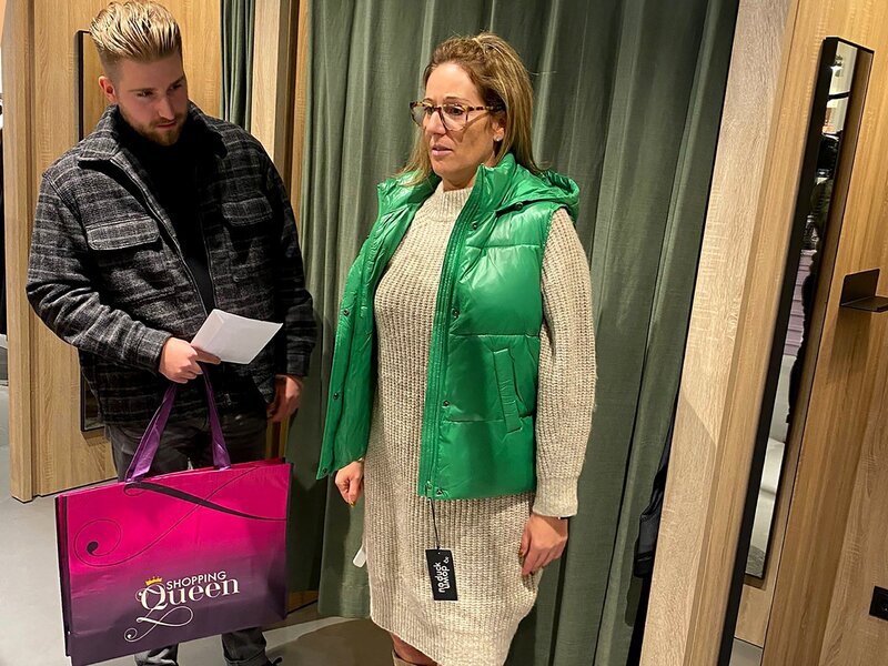 Kandidatin Bettina und ihre Shoppingbegleitung Tim. – Bild: RTL /​ Constantin Ent.