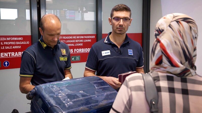 Grenzbeamte – Bild: Warner Bros. Discovery