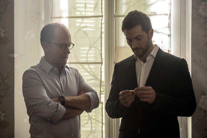 Paul Clarke (Ian Hughes, l.), Eric (Luke Roberts) – Bild: RTL /​ Ransom Television Productions Inc., Wildcats Productions and TF1