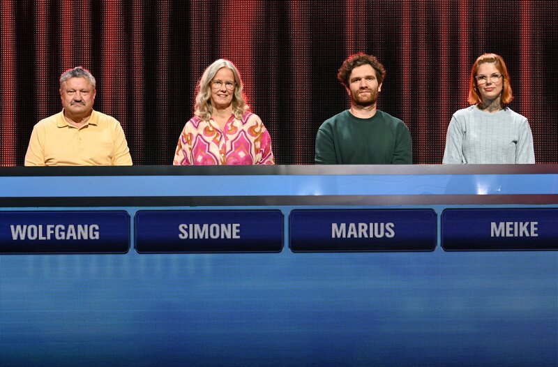 Die Kandidaten (v.l.n.r. am Panel): Wolfgang Raschke, Simone Beckmann, Marius Beuerle, Meike Sindram – Bild: ARD/​Uwe Ernst