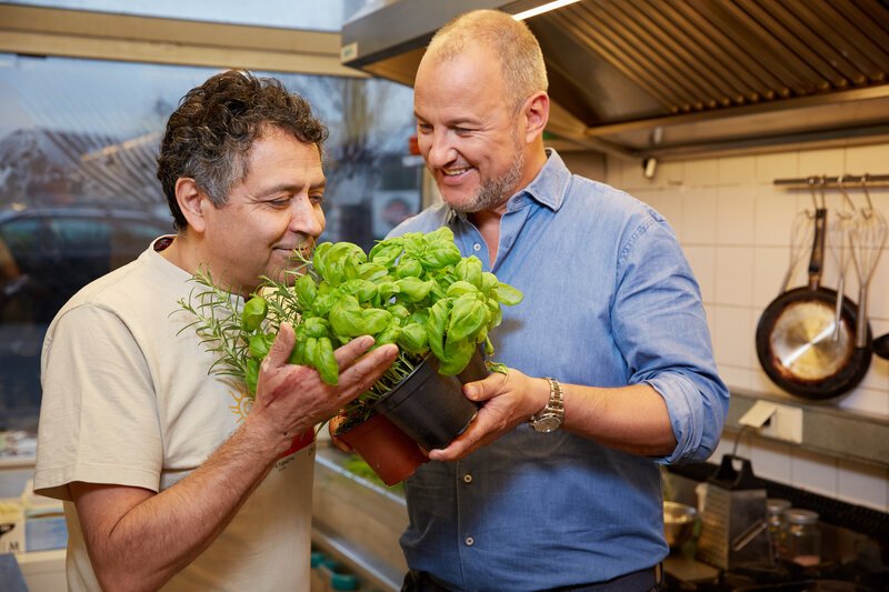 Hat das „Wulaia“ von Juan Carlos Mauricio Palma noch eine Chance? Frank Rosin gibt Hilfestellung … – Bild: Kabel Eins /​ Guido Engels