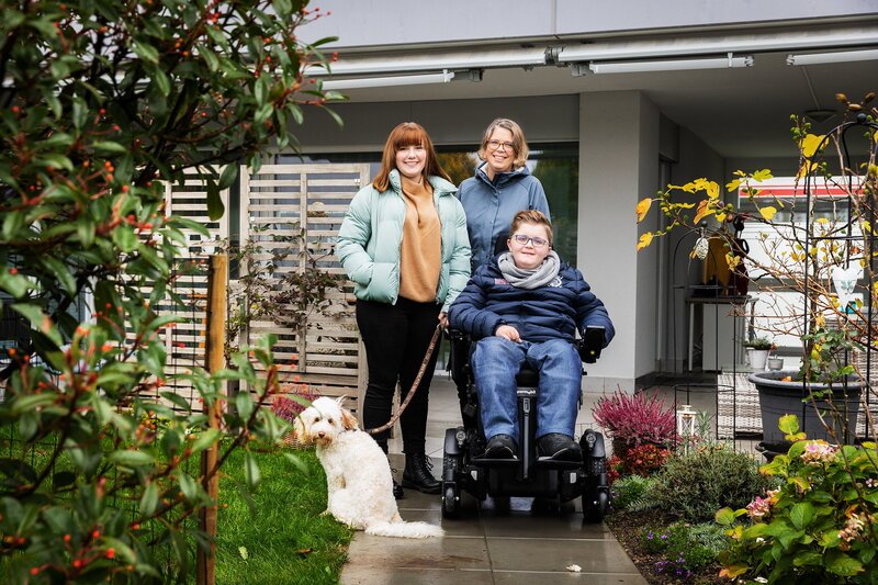 SRF bi de Lüt – Familiensache. Marie Freis mit ihren Kindern Hanna und Matthias – Bild: SRF/​Matthias Willi