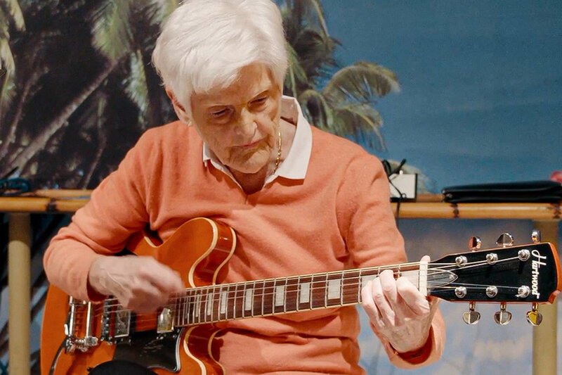 Valerie Claus von den «Honolulu Girls», der ersten Girlgroup der Schweiz – Bild: SRF/​Milan