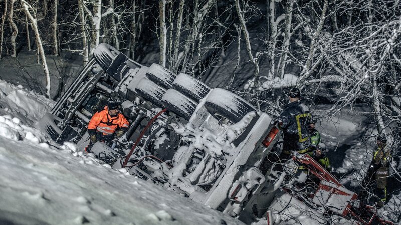 Jo Roger at a rescue of a toppled over truck. – Bild: National Geographic Partners, LLC