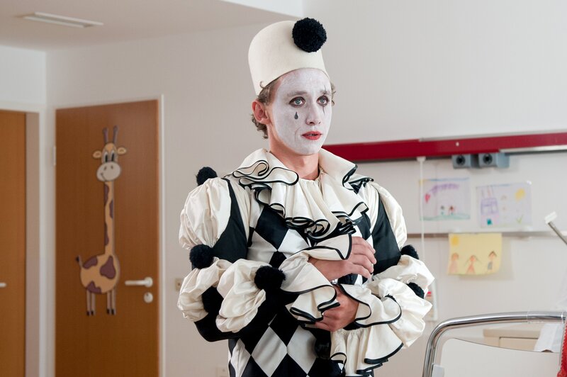 Aaron Friesz (Clown). – Bild: ORF 1