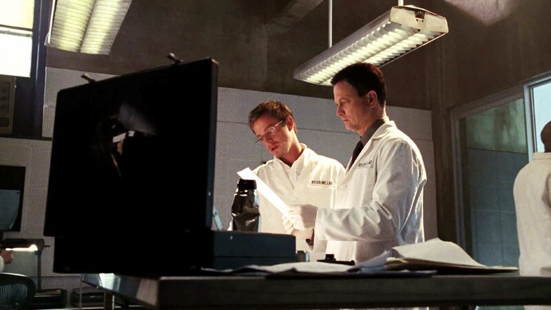 Detective Danny Messer (Carmine Giovinazzo, l.) und Detective Mac Taylor (Gary Sinise). – Bild: TVNOW /​ CBS-Studios