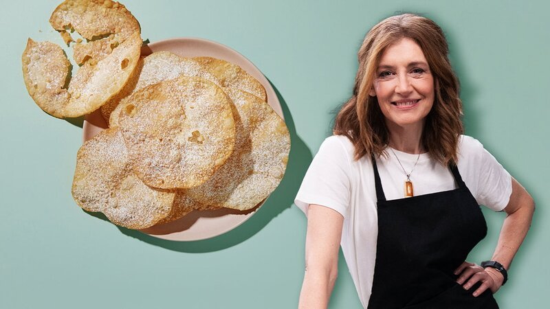 Sina, warum der Bruch mit dem Katholizismus? Sina macht Chrutälä. – Bild: ZDF und SRF/​Daniela Kienzler/​Food Styling: Mary Miso.