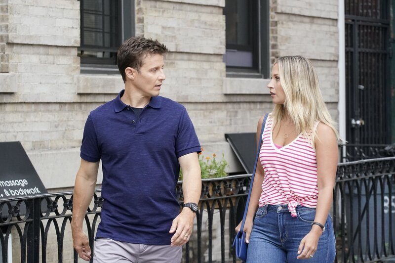 Jamie Reagan (Will Estes, l.); Eddie Janko (Vanessa Ray, r.) – Bild: CBS Broadcasting Inc. / John Paul Filo Jamie Reagan (Will Estes, l.); Eddie Janko (Vanessa Ray, r.) – Bild: CBS Broadcasting Inc. / John Paul Filo