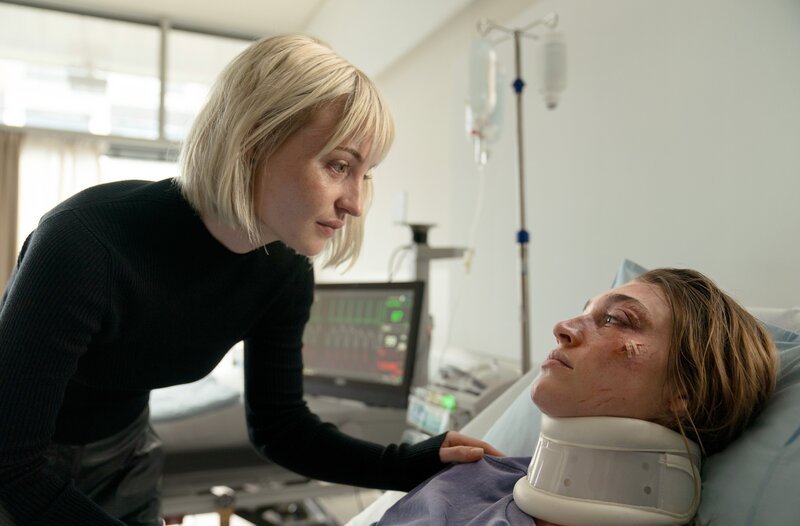 (v.li.): Sarah Mahita (Emmi Rolander), Antonia Moretti (Sofia Brüntjen). – Bild: WDR/​Windlight Pictures/​Satel-Film/​Petro Domenigg