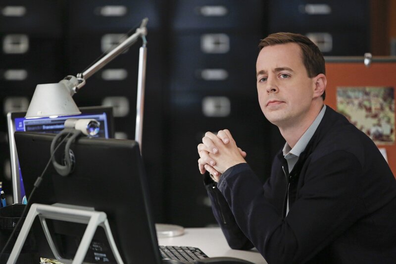 Als Lance Corporal David Austin am Straßenrand tot neben seinem Motorrad aufgefunden wird, beginnt McGee (Sean Murray), zusammen mit seinen Kollegen, mit den Ermittlungen … – Bild: FRM6 /​ CBS BROADCASTING INC