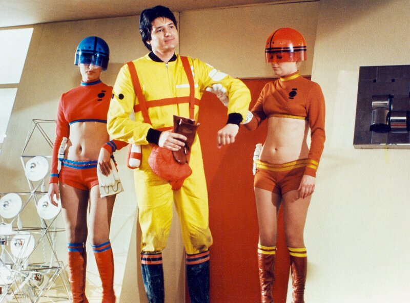 Richard (Christian Quadflieg, Mitte) macht eine gefährliche Entdeckung auf der Oberfläche von Medora. – Bild: HR