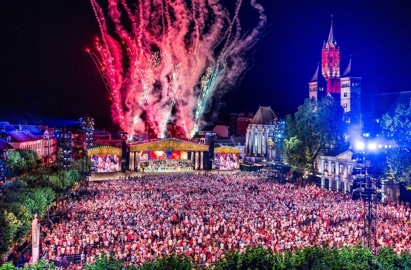 André Rieu – Blick auf das Konzert – Bild: MDR/​Marcel van Hoorn