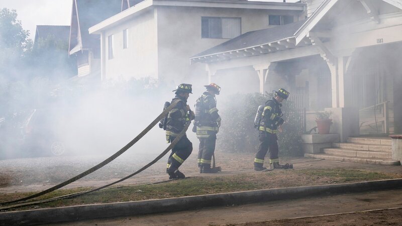 Station 19 Staffel 6 Folge 8 Das Team rückt zu einem Feuer aus. – Bild: SRF/​Motion Picture/​ ABC Signature