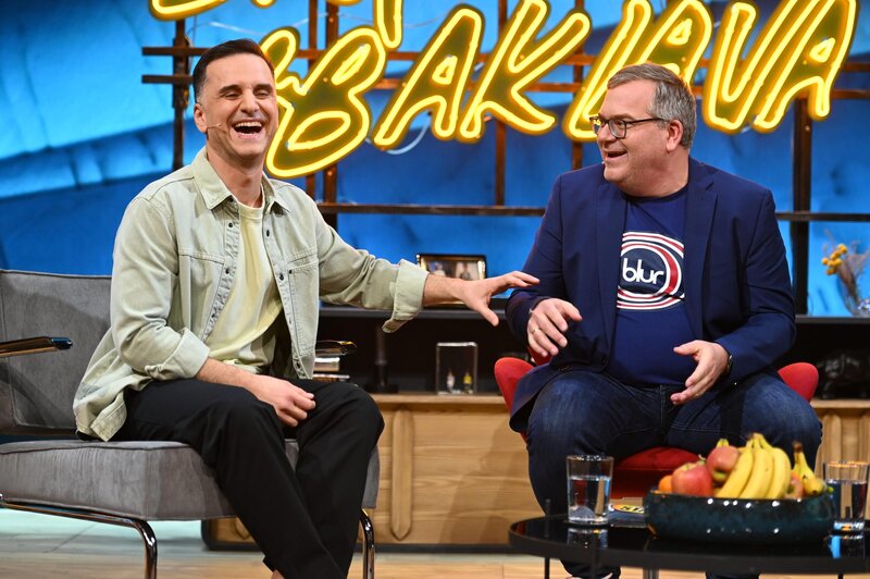 Özcan Cosar (l.), Elton (r.) – Bild: ProSieben /​ Julia Feldhagen Eigenproduktionsbild frei
