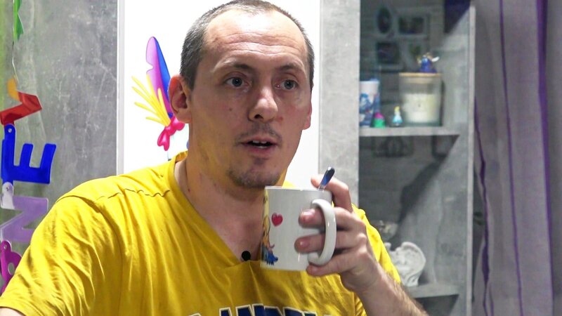 Florian als Alleinerziehender gerät  mit fünf Kindern an seine Grenzen – Bild: RTL Zwei