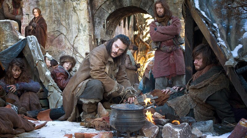 Bard (Luke Evans, Mitte) – Bild: Mark Pokorny