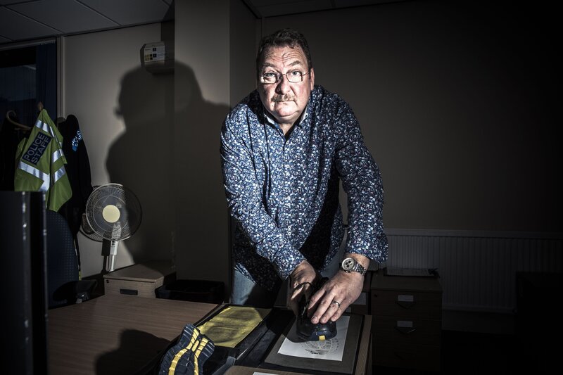 Kriminalbeamter Dave Brecknock – Bild: RYAN MCNAMARA 2014 Lizenzbild frei