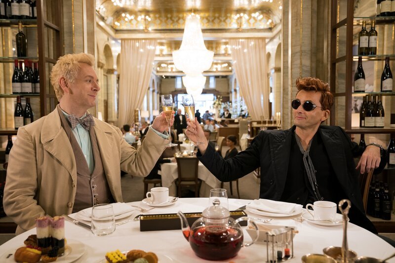 L-R: Aziraphale (Michael Sheen), Crowley (David Tennant) – Bild: Amazon.com Inc., or its affiliates