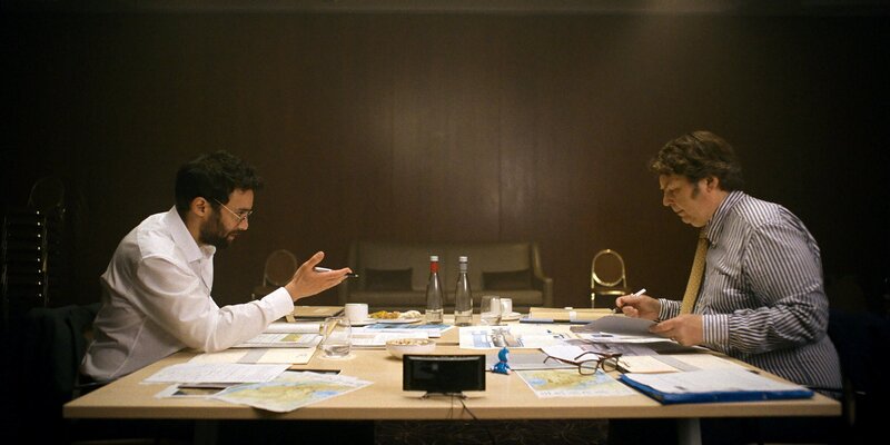 Prof. Koonitz (Rich Fulcher, r.) – Bild: RTS