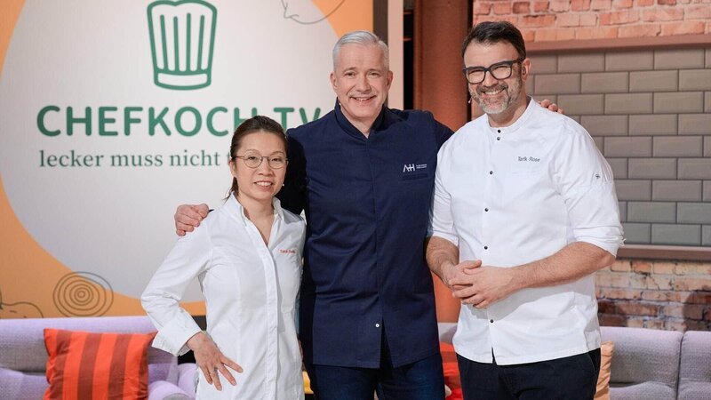 Alexander Herrmann (M.) mit Sarah Henke und Tarik Rose. – Bild: RTL /​ Markus Hertrich