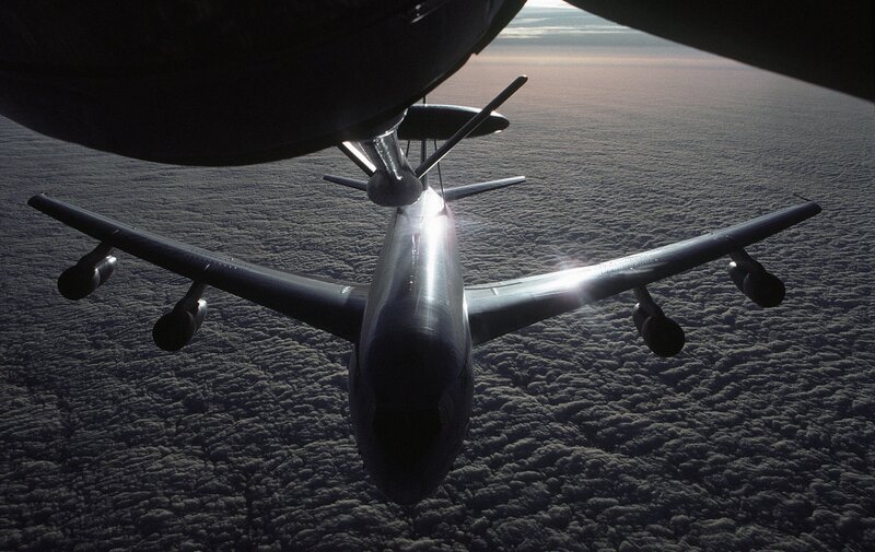 Das mächtigste Militärbündnis der Welt wacht unter anderem mit Aufklärungsflugzeugen, wie der Boeing E-3 Sentry über die Sicherheit des Westens. – Bild: NARA (Public Domain) / ZDF Das mächtigste Militärbündnis der Welt wacht unter anderem mit Aufklärungsflugzeugen, wie der Boeing E-3 Sentry über die Sicherheit des Westens. – Bild: NARA (Public Domain) / ZDF