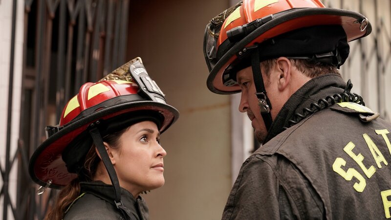 Station 19 Staffel 6 Folge 11 Andy macht eine klare Ansage: Jaina Lee Ortiz als Andy Herrera, Josh Randall als Sean Beckett. – Bild: SRF/​Motion Picture/​ABC Signature