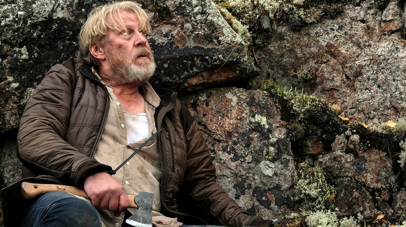 Erik (Rolf Lassgård) muss um sein Leben fürchten. – Bild: ARD Degeto/​ITV Global entertainment/​Oscar Lovnér