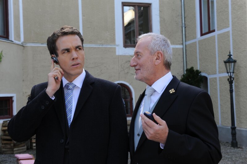 Xaver (Jan van Weyde, l.); Alfons (Sepp Schauer, r.) – Bild: Ann Paur