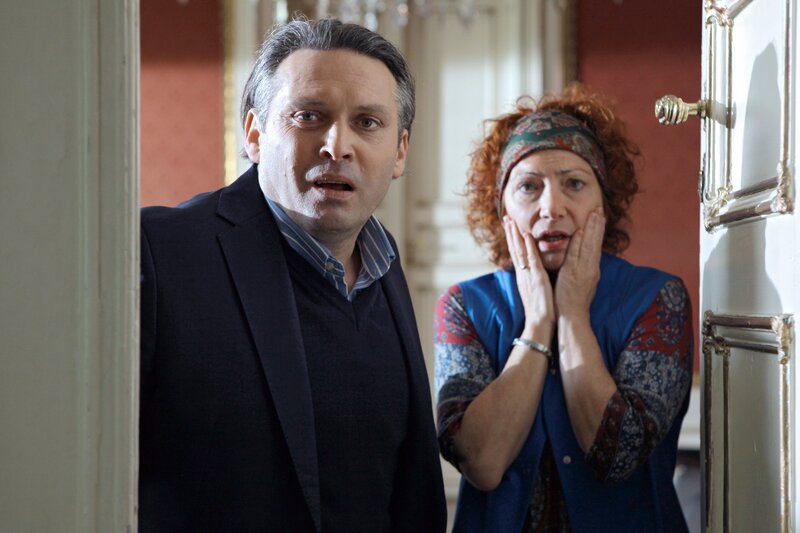 Andreas Schlager, Elisabeth Osterberger. – Bild: ORF 1