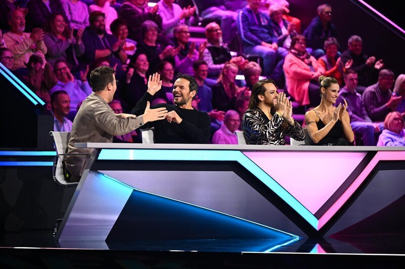 (v.l.n.r.) Chris Tall; Steffen Henssler; Riccardo Simonetti; Michelle Hunziker – Bild: Joyn /​ Willi Weber