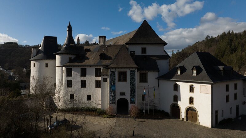 Die Stadt Clervaux im Norden Luxemburgs, Schauplatz der Schlacht von Clervaux. (National Geographic) – Bild: National Geographic