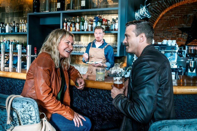 (v.li.): Biggi Obergschwendter (Angelika Niedetzky), Walter Obergschwendtner (Michael Edlinger), Stefan Pichlwanger (Michael Steinocher). – Bild: ORF/Gebhardt Productions/Stefanie Leo (v.li.): Biggi Obergschwendter (Angelika Niedetzky), Walter Obergschwendtner (Michael Edlinger), Stefan Pichlwanger (Michael Steinocher). – Bild: ORF/Gebhardt Productions/Stefanie Leo