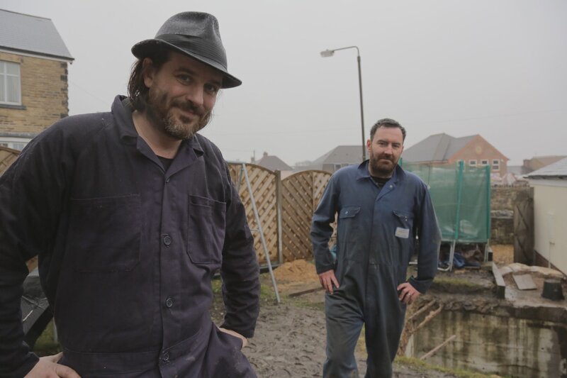 Will Hardie (l.) und Steve. – Bild: RTL /​ PLUM PICTURES LIMITED