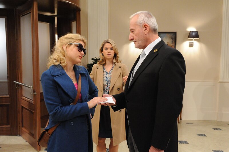 (v.l.n.r.) Mandy (Lara Mandoki); Alfons (Sepp Schauer); Marlene (Lucy Scherer) – Bild: Ann Paur