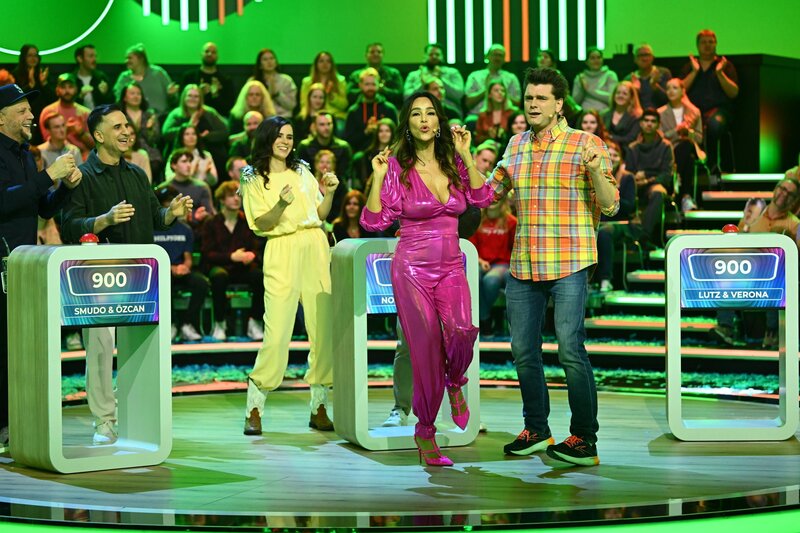 (v.l.n.r.) Smudo; Özcan Cosar; Nora Tschirner; Verona Pooth; Lutz van der Horst – Bild: Seven.One /​ Willi Weber