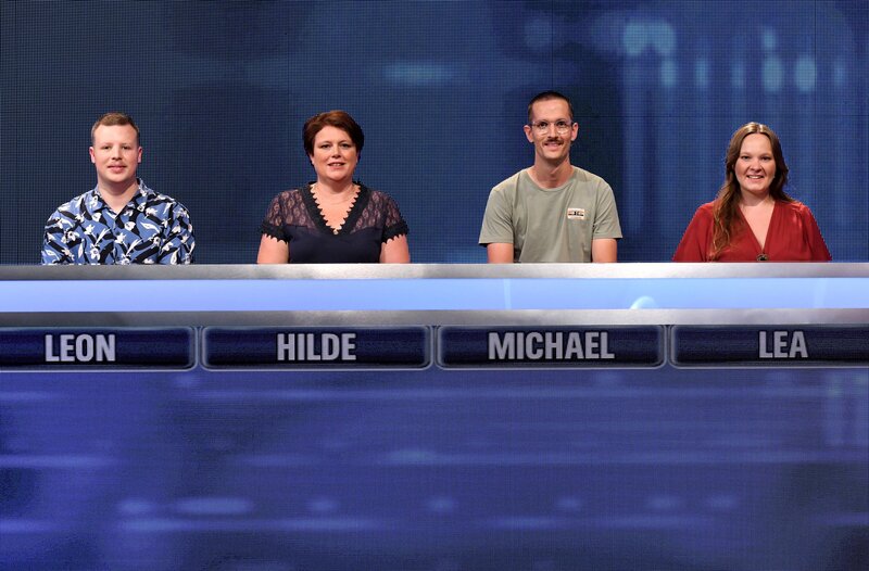 Die Kandidat:innen (v.l.n.r.): Leon W. Belling, Hilde Jacobs, Michael Warneke und Lea Schönberger. – Bild: ARD/​Uwe Ernst