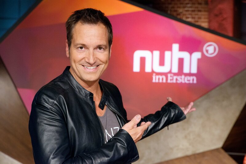 „Nuhr im Ersten – Der Satiregipfel“, angriffslustiges und scharfzüngiges politisches Kabarett mit Dieter Nuhr. – Bild: ZDF und rbb/​Thomas Ernst