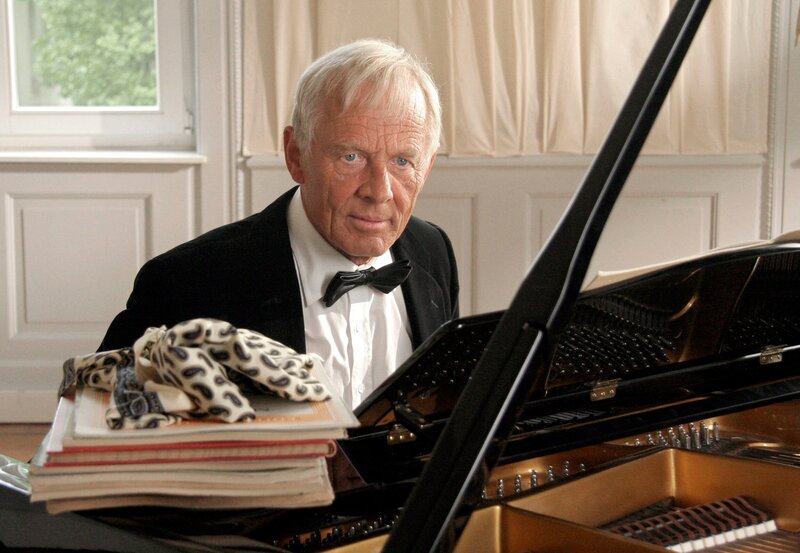 Betrügt Pianist Robert Thomsen (Rolf Becker) seine langjährige Ehefrau? – Bild: ARD/​Peter B. Kossok