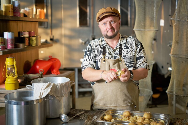 Kartoffelgratin ist ein herzhaftes Gericht aus frischen Kartoffeln, Sahne und Käse. Sebastian Lege deckt auf, wie die Industrie frische Zutaten monatelang haltbar macht. – Bild: ZDF und Guido Engels