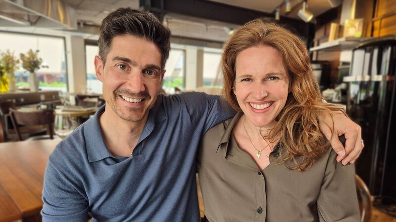 Einstein Freundschafts-Formel: Was uns wirklich verbindet Einstein Moderator Tobias Müller und Einstein Moderatorin Kathrin Hönegger – Bild: SRF