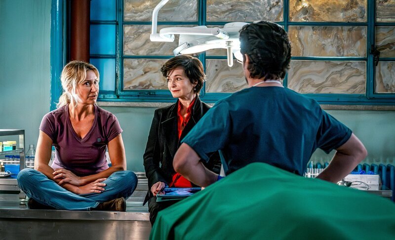 Von links: Biggi Obergschwendter (Angelika Niedetzky), Joe Haizinger (Katharina Stemberger), Richie Vitek (Alexander Pschill). – Bild: ORF/​Gebhardt Productions/​Stefanie Leo