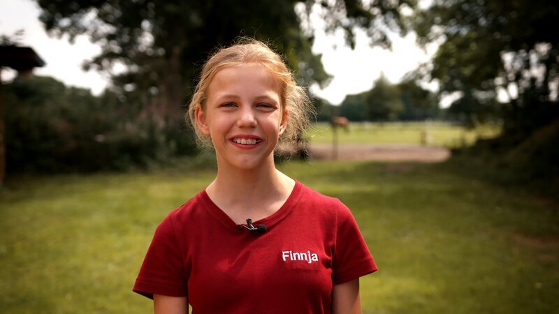 Finnja ist 13 und kommt aus der Nähe von Bremen. Ihre Leidenschaft ist das Showreiten. – Bild: MDR/​Cine Impuls