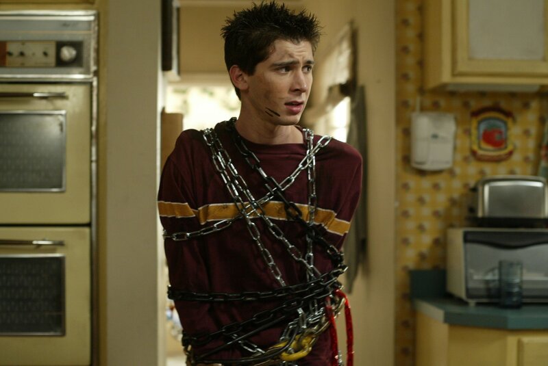 Reese (Justin Berfield) ist auf der Suche nach seiner genialen Ader – und findet sie letztendlich als Prügelknabe … – Bild: GLEN