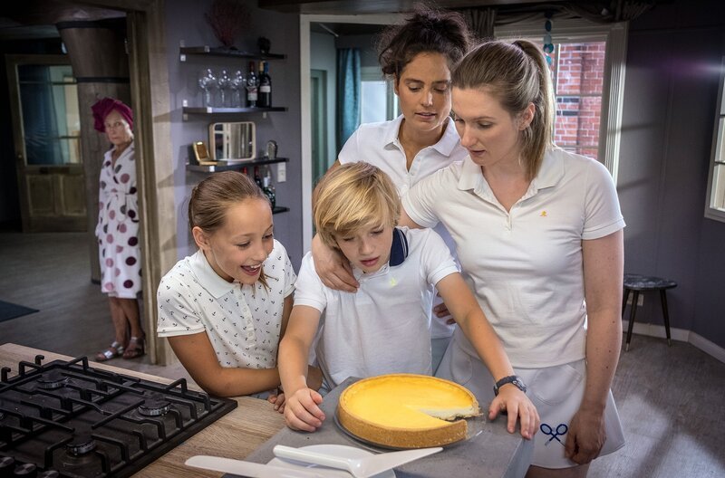 Wer hat bei Familie Grevemeyer vom Kuchen gegessen. – Bild: NDR/​Boris Laewen