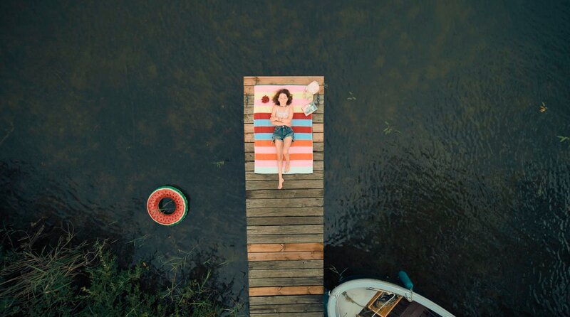 Ein Sommer in Sommerby – Verfilmung des Auftaktromans der Sommerby-Reihe von Kirsten Boie mit Lotta Herzog als Martha – Bild: SWR/Wüste Medien/Britta Mangold Ein Sommer in Sommerby – Verfilmung des Auftaktromans der Sommerby-Reihe von Kirsten Boie mit Lotta Herzog als Martha – Bild: SWR/Wüste Medien/Britta Mangold